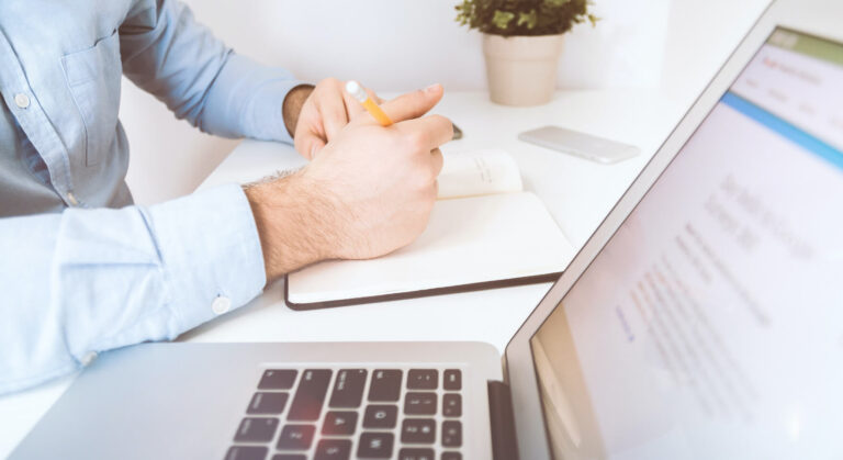 Ручной сбор данных о гостях, который заменяет эффективная CRM для кофеен